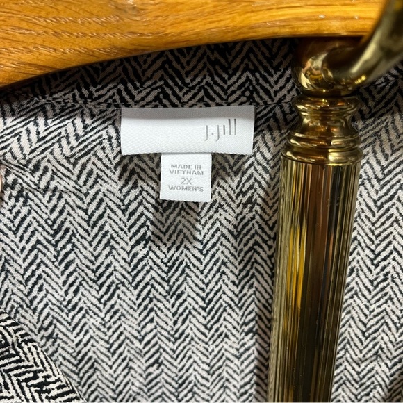 J JILL ~ Grey Herringbone Pattern Button Down Blouse - Picture 5 of 6